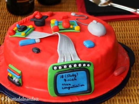 Torta di laurea in ingegneria con pasta di zucchero