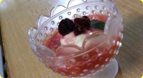 Budino di ricotta e amarene su zuppetta di melone