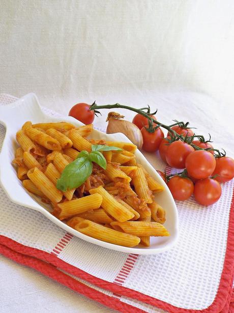 Penne piccanti al sugo di tonno