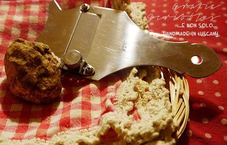 Riso thai al tartufo cucinato nella pentola a pressione per microonde