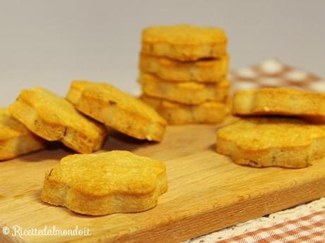 Biscotti salati al rosmarino e timo