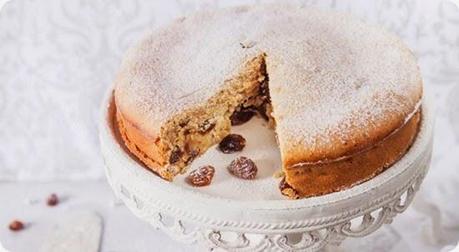 Torta allo yogurt con uvetta e noci