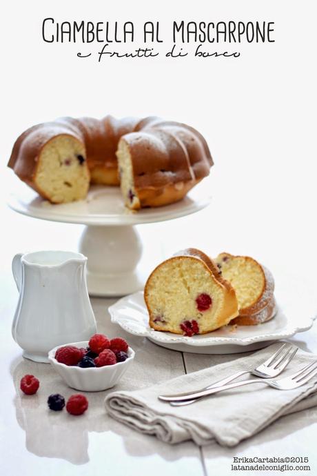 Ciambella al mascarpone e frutti di bosco