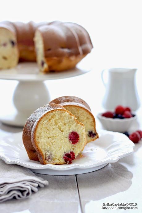 Ciambella al mascarpone e frutti di bosco