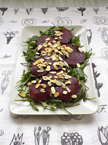 Carpaccio di barbabietola rossa in insalata