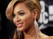 Beyoncè rotondità sospetta mare, davvero incinta?