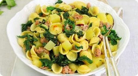 Orecchiette con cime di rapa patate e salsicce