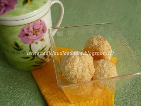 Biscotti al cocco con albumi di avanzo