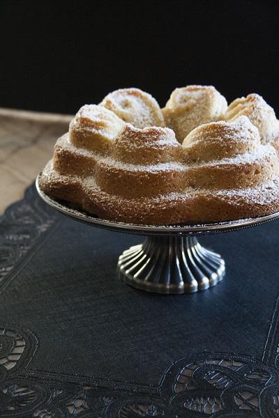 Ciambellone mandorle e cocco 