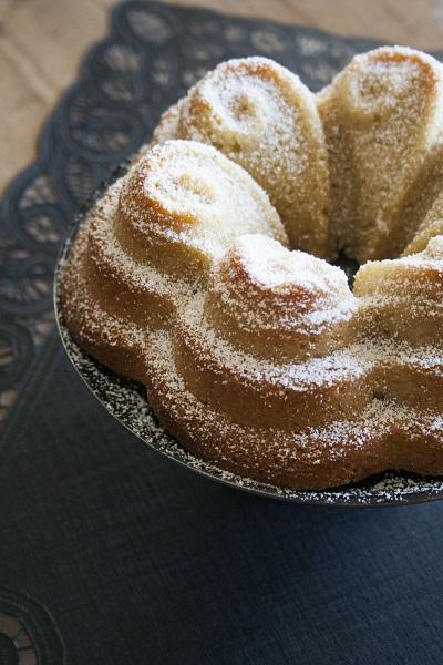 Ciambellone mandorle e cocco 