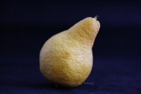 PROVE DI FOTO STILL LIFE - LIMONE A FORMA DI PERA