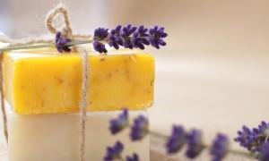 Stanchi di comprare saponi chimici? Da oggi potrete scoprire come fare un sapone fatto in casa naturale!