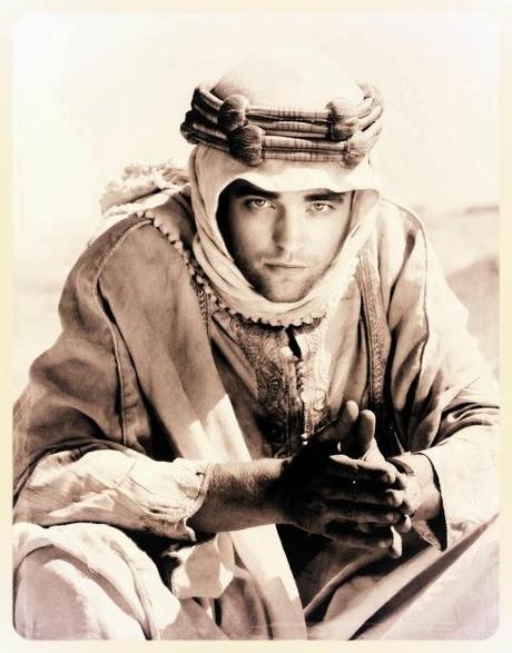 Robert Pattinson è Lawrence d'Arabia in 'Queen of the Desert' di Werner Herzog (foto presa dal web, trattasi forse di fotomontaggio)