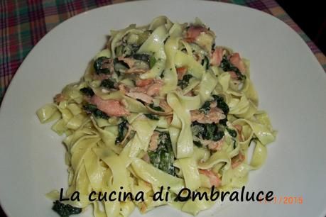 Tagliatelle con spinaci e salmone