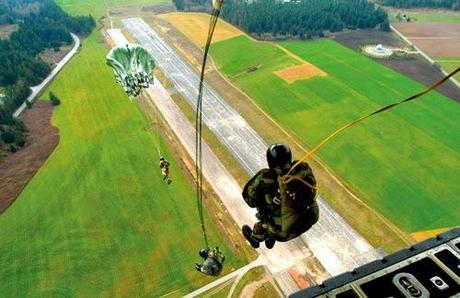VOGHERA(pv). Un corso per diventare paracadutisti col brevetto riconosciuto dall’Esercito.