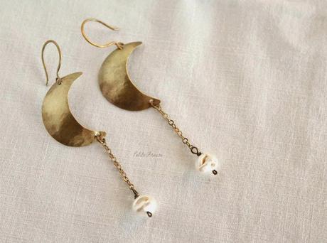 Boho earrings with handmade brass crescent moons and freshwater pearls - PetiteFraise Handmade