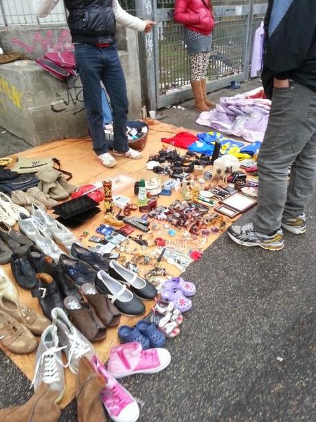 L'incredibile e vomitevole mercato abusivo di Piazzale dei Partigiani di fronte alla Stazione Ostiense. Tante foto per stomaci forti