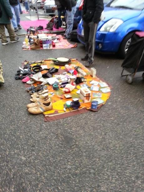 L'incredibile e vomitevole mercato abusivo di Piazzale dei Partigiani di fronte alla Stazione Ostiense. Tante foto per stomaci forti