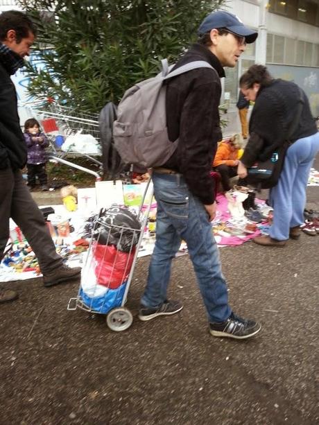 L'incredibile e vomitevole mercato abusivo di Piazzale dei Partigiani di fronte alla Stazione Ostiense. Tante foto per stomaci forti