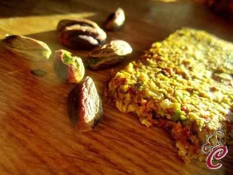 Barrette essiccate con Goji, fichi e pistacchi: l'energia che si diffonde in una eco interminabile