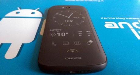 x-yotaphone-2-dispositivo-7