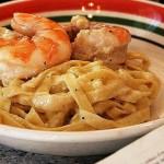 800px-Shrimp_fettucine_with_three_cheese_alfredo