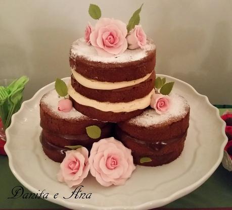 La nostra Naked cake con rose rosa