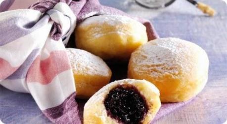 Bomboloni ai fiori di sambuco