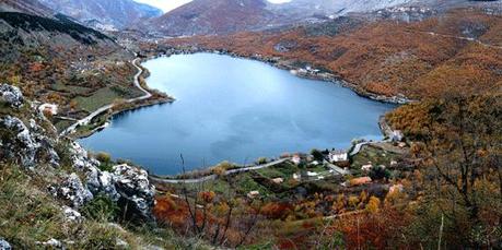 Il Mistero del Lago di Scanno: Bussole Impazzite e Strani Oggetti sul Fondale. Lago forma di Cuore.