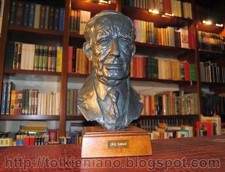 Il busto celebrativo di J.R.R. Tolkien dello scultore Steve Paterson in serie limitata - copia n. 2 di 50