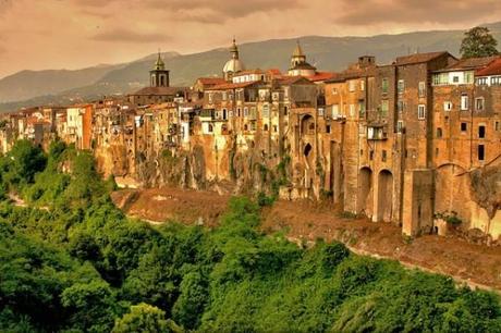 Drone Indiana Jones riscopre la Pompei medioevale