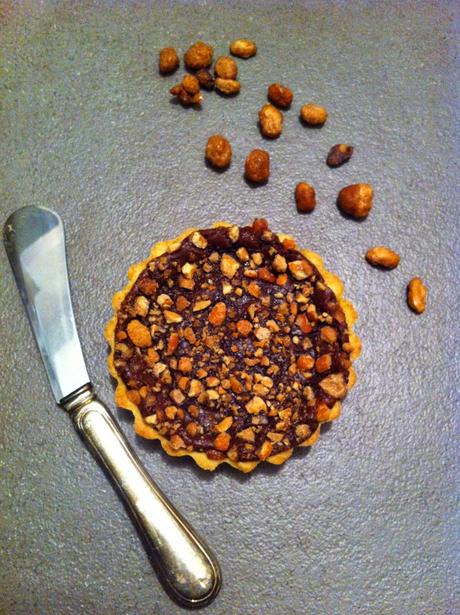 CROSTATA CON CREMA ALLA GIANDUIA E NOCCIOLINE PRALINATE