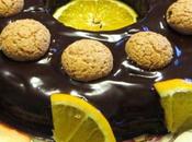 Ciambella agli amaretti glassata cioccolato