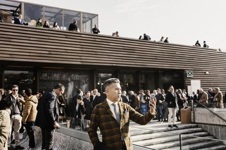 Un altro Pitti. L’Altro Pitti.  Smilingischic, Think Visual , uomo che si fa il selfie 