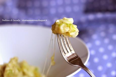 Gnocchi di patate con verza, provola affumicata e granella di mandorle - piatto ricco senza uova