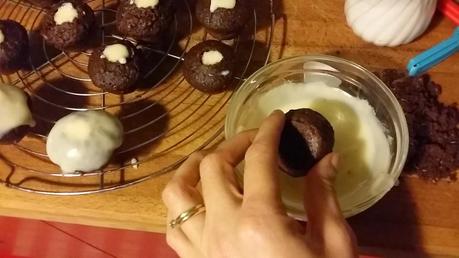 Cupcake al cioccolato, cocco e ganache di cioccolato bianco