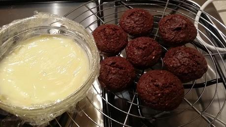 Cupcake al cioccolato, cocco e ganache di cioccolato bianco