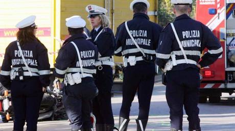 Vigili Urbani, se paghi ti cancello la multa, a processo tassisti, Ncc e impiegati