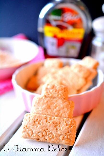 Biscotti vegan alla crusca d'avena e sciroppo d'acero