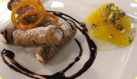 Cannoli siciliani con salsal al cacao