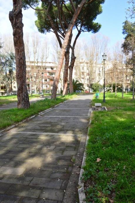 Siringhe, portafogli rubati, immondizie dovunque. Ecco come Alfio Marchini ha pulito il Parco della Resistenza con i suoi volontari