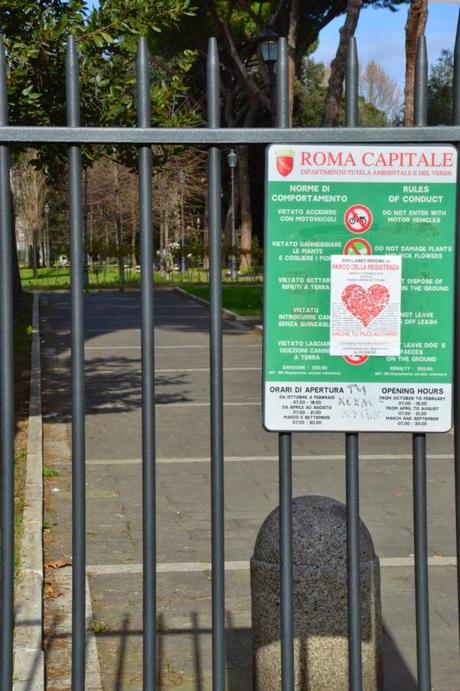 Siringhe, portafogli rubati, immondizie dovunque. Ecco come Alfio Marchini ha pulito il Parco della Resistenza con i suoi volontari