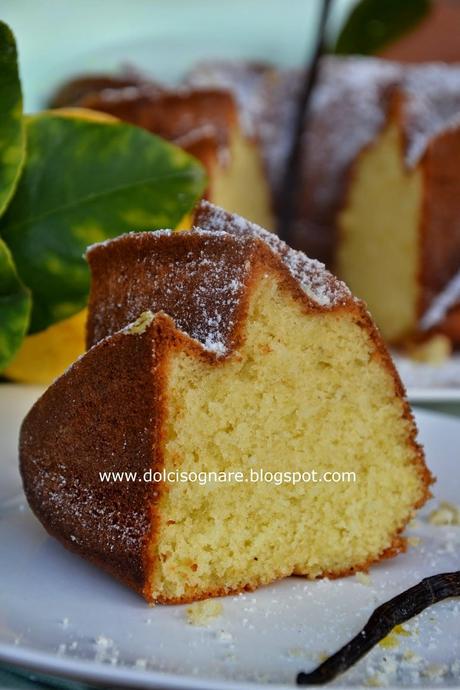 Sour cream lemon pound cake...ovvero ciambella alla panna acida e limone