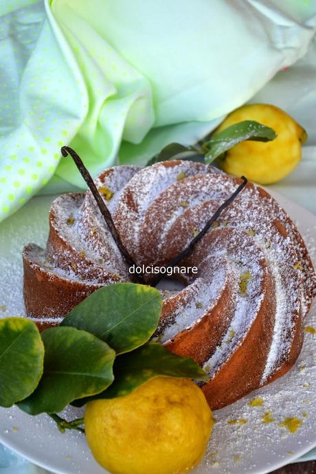 Sour cream lemon pound cake...ovvero ciambella alla panna acida e limone