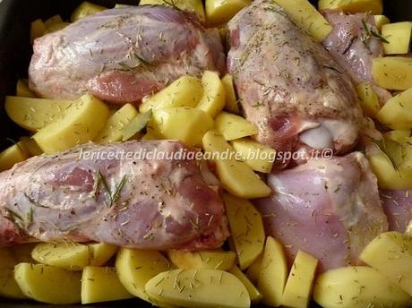 Stinco con patate e profumo di rosmarino, al forno