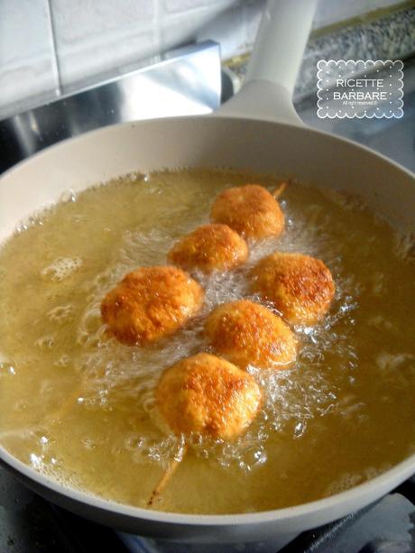 Spiedini di polpettine di pesce or Fried fish balls