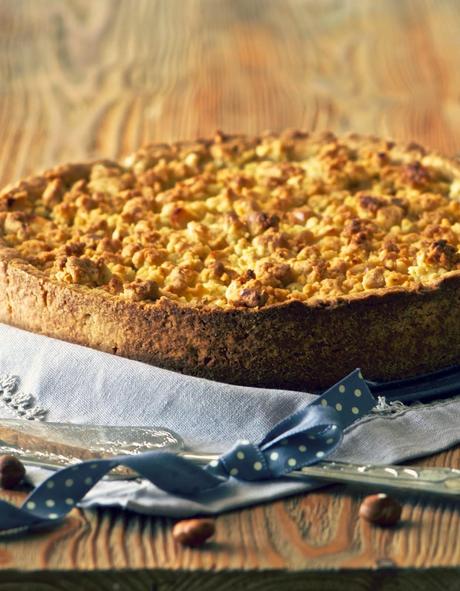 Torta di mele con crumble alle nocciole