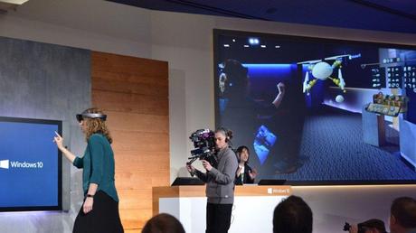 Microsoft HoloLens è il nuovo visore a realtà aumentata di Microsoft