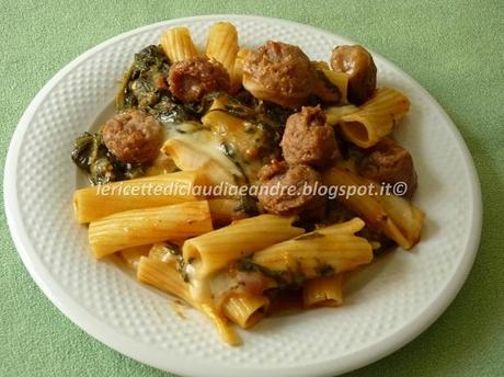 Rigatoni con salsiccia, spinaci e taleggio