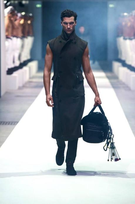 DIRK BIKKEMBERGS AW15 MILAN FASHION WEEK 2015 UMAN BODIES